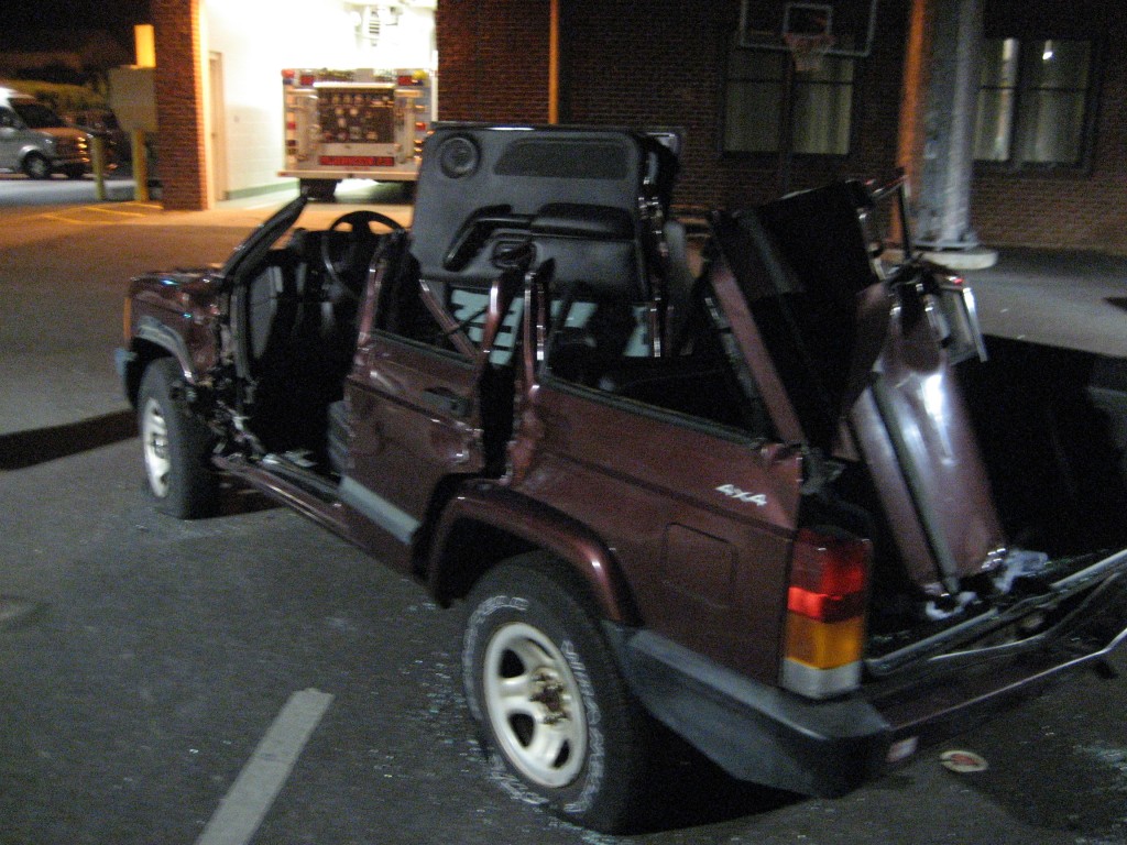 Jeep XJ Destroyed - 04