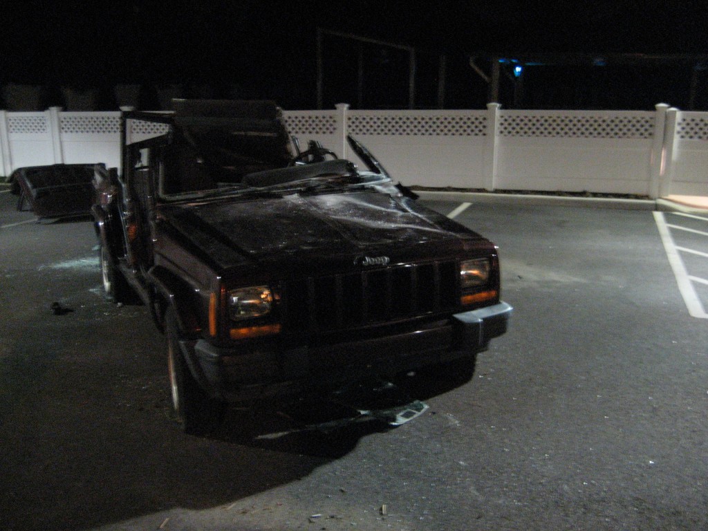 Jeep XJ Destroyed - 01